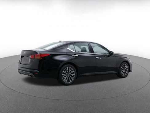 Used 2025 Nissan Altima 2.5 SV FWD image 9
