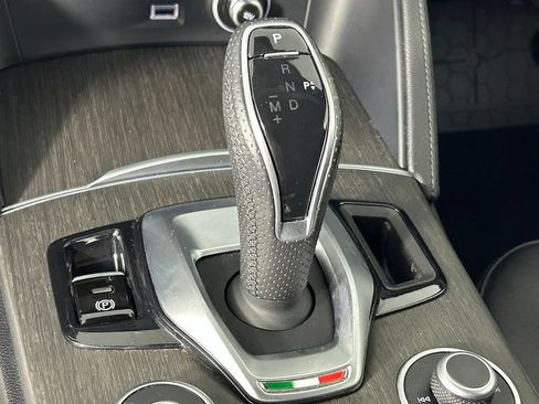 Used 2023 Alfa Romeo Stelvio Ti AWD/4WD image 24