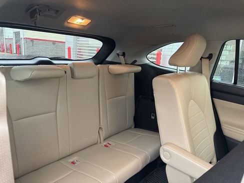 Used 2024 Toyota Highlander XLE image 29