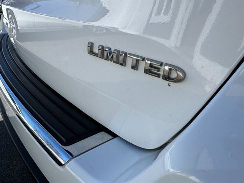 Used 2019 Jeep Grand Cherokee Limited image 12