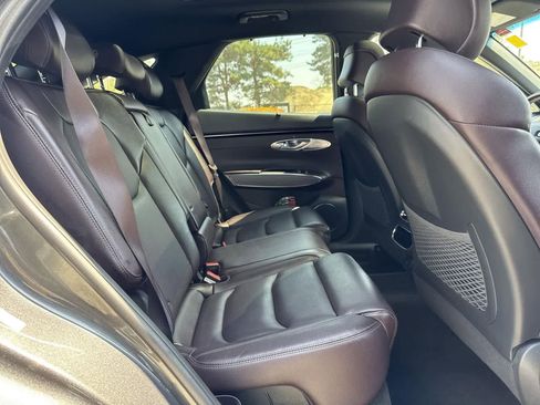 Used 2022 Genesis GV70 2.5T w/ Advanced Package image 37