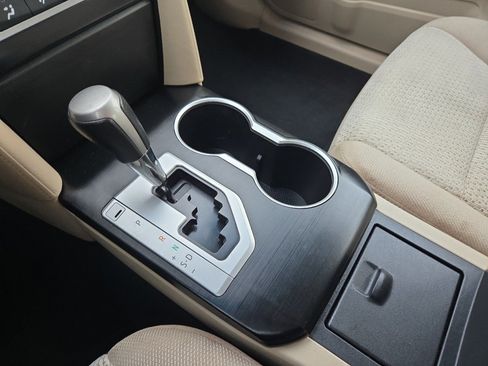 Used 2013 Toyota Camry LE image 17