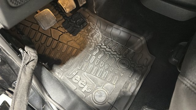 Used 2017 Jeep Wrangler Sport AWD/4WD image 28