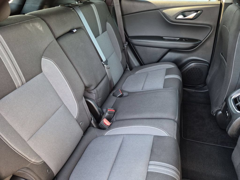 Used 2025 Chevrolet Blazer LT FWD image 30