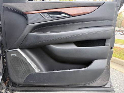 Used 2018 Cadillac Escalade Luxury image 45