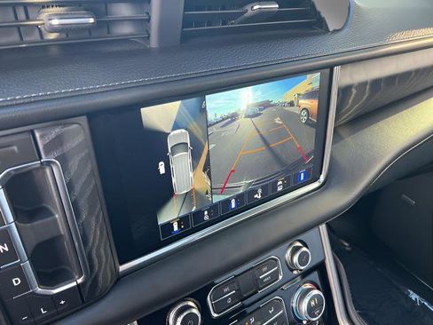 Used 2024 GMC Yukon XL Denali image 16