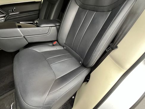 Used 2024 Land Rover Range Rover Long Wheelbase Autobiography image 27