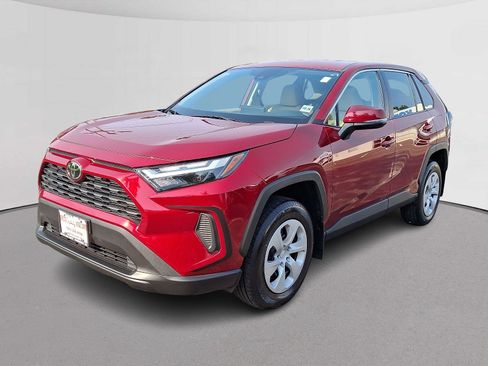 Used 2024 Toyota RAV4 LE AWD/4WD image 4
