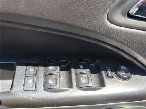 Used 2017 Chevrolet Colorado LT w/ LT Convenience Package RWD image 10