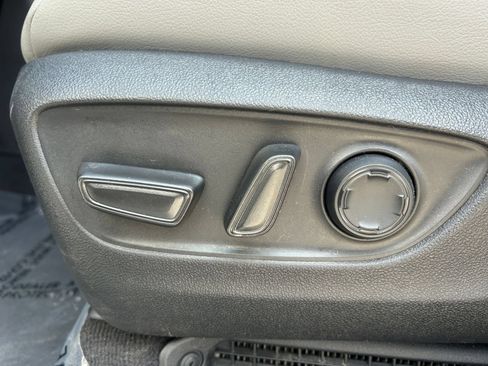 Used 2025 Toyota Sienna XLE FWD image 19
