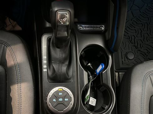 Used 2022 Ford Bronco Black Diamond image 23