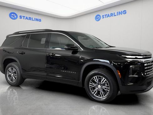 Certified 2025 Chevrolet Traverse LT w/ Driver Confidence Package FWD image 12