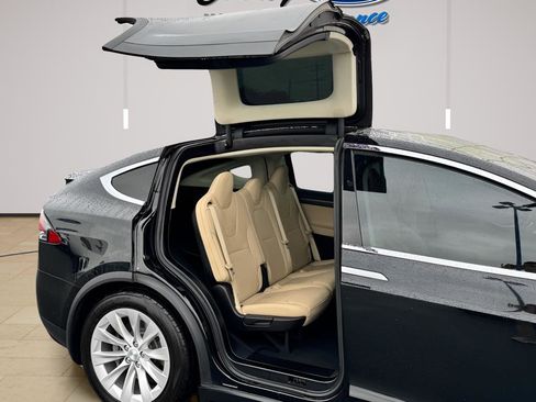 Used 2017 Tesla Model X 75D image 29