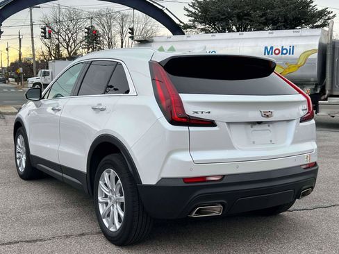 Used 2022 Cadillac XT4 Luxury w/ Cold Weather Package image 5
