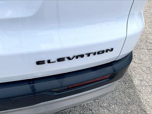 Used 2025 GMC Acadia Elevation AWD/4WD image 8