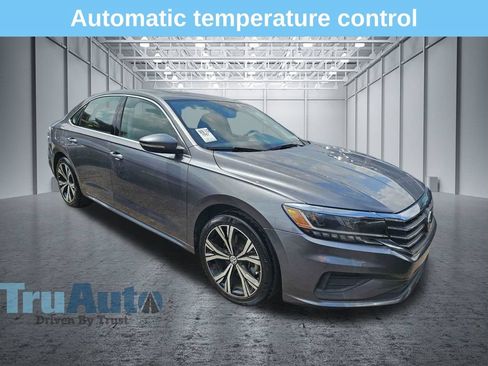 Used 2021 Volkswagen Passat 2.0T SE FWD image 1