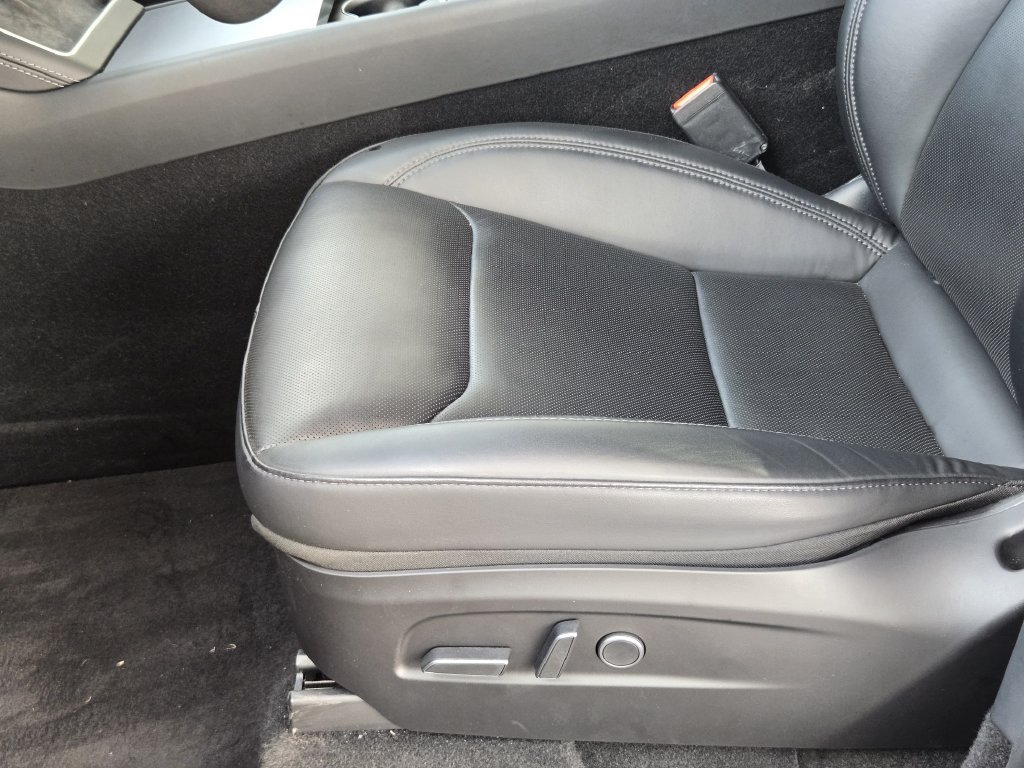 Used 2026 Tesla Model Y AWD image 24