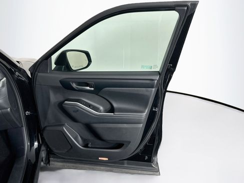Used 2025 Toyota Highlander XSE AWD/4WD image 35