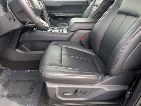 Used 2024 Ford Expedition Max XLT image 13