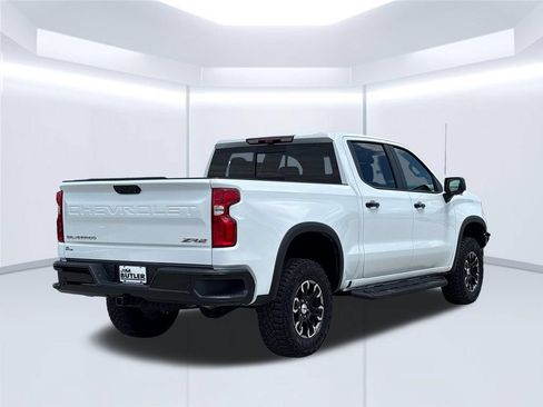 Used 2025 Chevrolet Silverado 1500 ZR2 w/ Technology Package AWD/4WD image 8