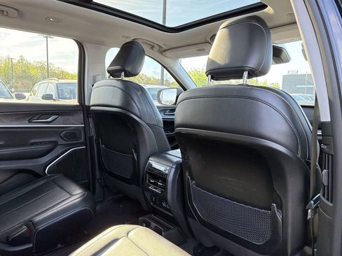 Used 2023 Jeep Grand Cherokee L Limited w/ Black Appearance Package image 19