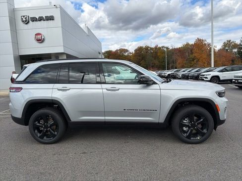 New 2025 Jeep Grand Cherokee Limited w/ Black Appearance Package image 2