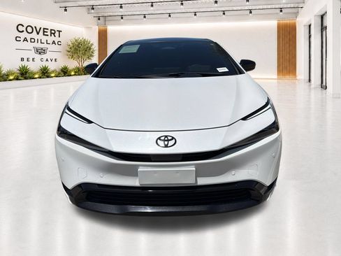 Used 2025 Toyota Prius FWD image 3
