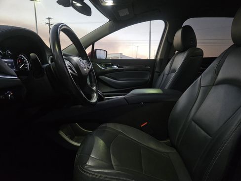 Used 2021 Buick Enclave Essence image 9