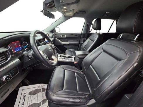 Used 2021 Ford Explorer XLT w/ Equipment Group 202A image 11