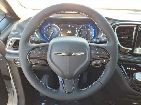 New 2026 Chrysler Pacifica Select w/ S Appearance Package FWD image 12
