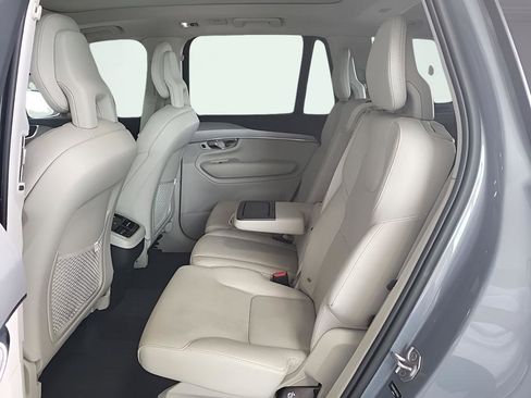 Used 2022 Volvo XC90 T5 Momentum w/ Climate Package image 11