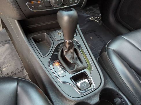 Used 2020 Jeep Cherokee Latitude Plus FWD image 13