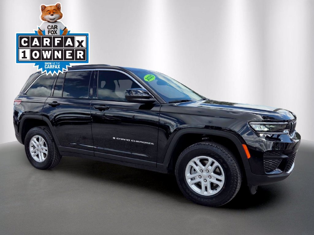 Used 2025 Jeep Grand Cherokee Laredo RWD image 2