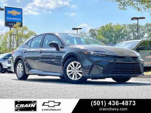 Used 2025 Toyota Camry LE FWD image 1