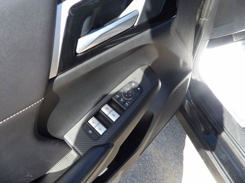 Used 2024 Mitsubishi Outlander SE image 11