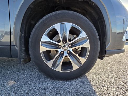 Used 2024 Toyota Highlander XLE image 30