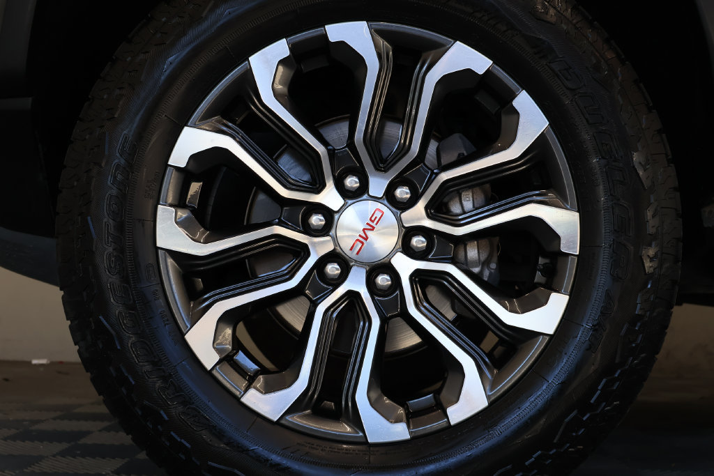 Used 2023 GMC Canyon Denali AWD/4WD image 10