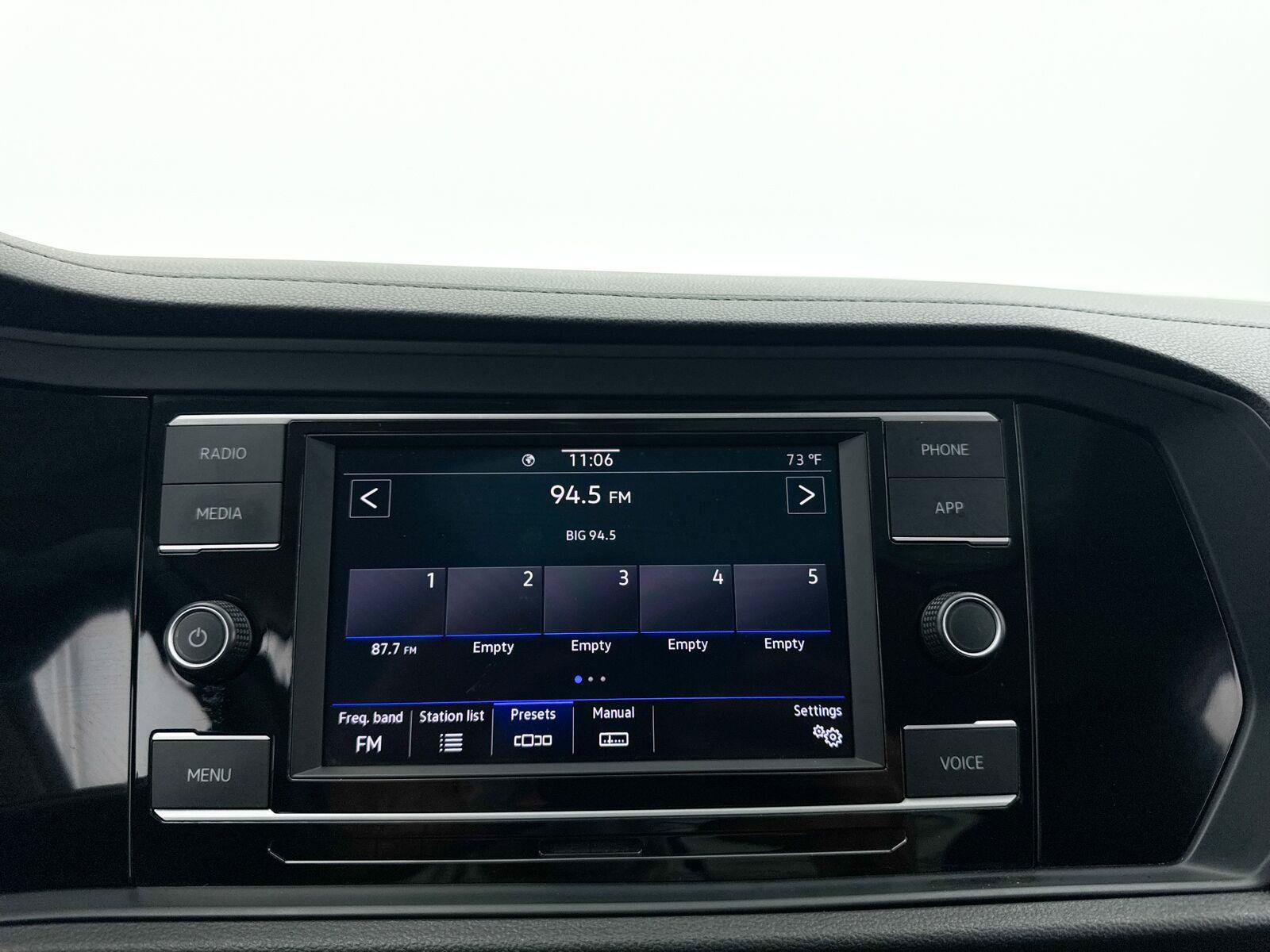 Used 2023 Volkswagen Jetta SE FWD image 5