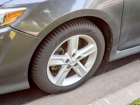 Used 2012 Toyota Camry SE FWD image 12
