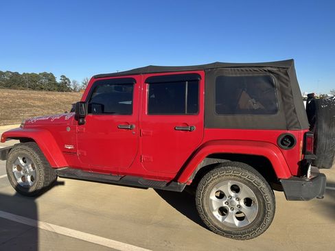 Used 2014 Jeep Wrangler Unlimited Sahara image 8