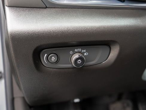 Used 2023 Chevrolet Traverse LT image 22