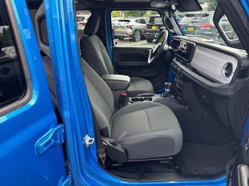 Used 2024 Jeep Wrangler Unlimited Sahara AWD/4WD image 9