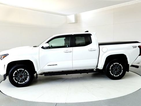 Used 2024 Toyota Tacoma TRD Sport w/ TRD Sport Premium Package AWD/4WD image 3