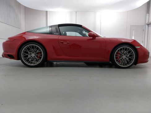 Certified 2019 Porsche 911 Targa 4S image 8