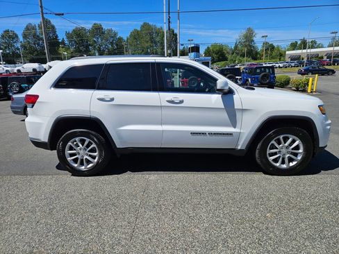 Used 2021 Jeep Grand Cherokee Laredo w/ Protech Group AWD/4WD image 6