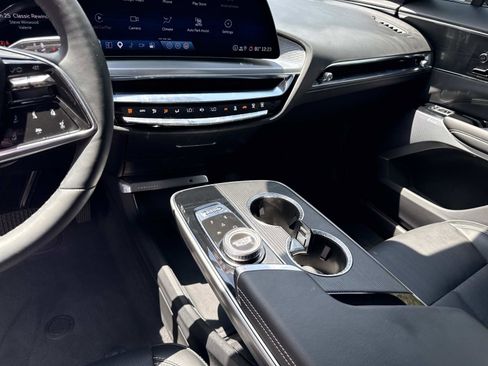 Used 2024 Cadillac Lyriq Luxury w/ LPO, Floor Liner Package RWD image 27