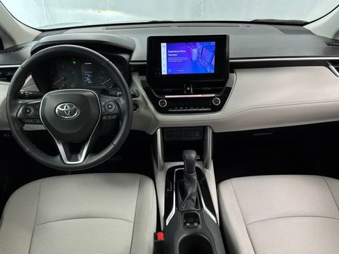 Used 2023 Toyota Corolla Cross LE AWD/4WD image 12