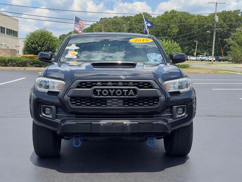 Used 2019 Toyota Tacoma TRD Sport AWD/4WD image 3