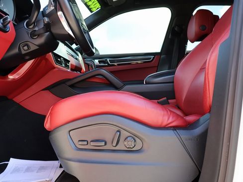 Used 2022 Porsche Cayenne GTS image 36