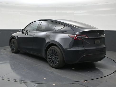 Used 2024 Tesla Model Y Long Range AWD/4WD image 3